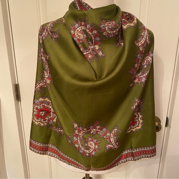 THIRKELL OF BOND STREET VINTAGE SCARF ITALY GREEN RED PAISLEY SQUARE - Picture 1 of 10